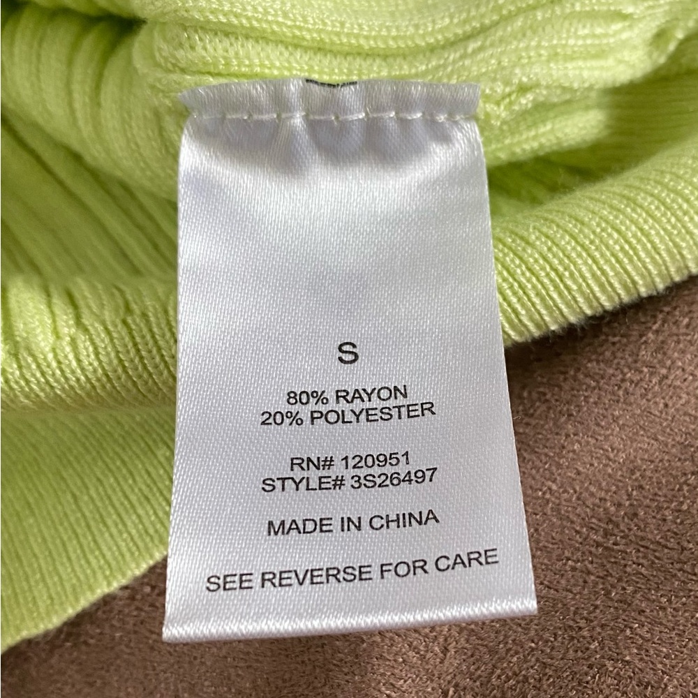 Hippie Rose Juniors Sweater with bell sleeves. Size Small in EUC. - Picture 10 of 12
